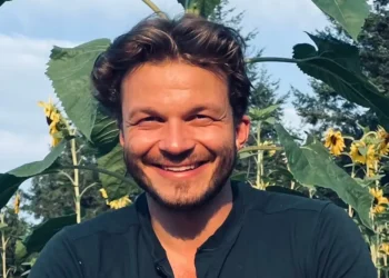 I’m an AI résumé builder who’s helped hundreds of recently laid-off workers. Here’s my advice for people looking for work in 2026.