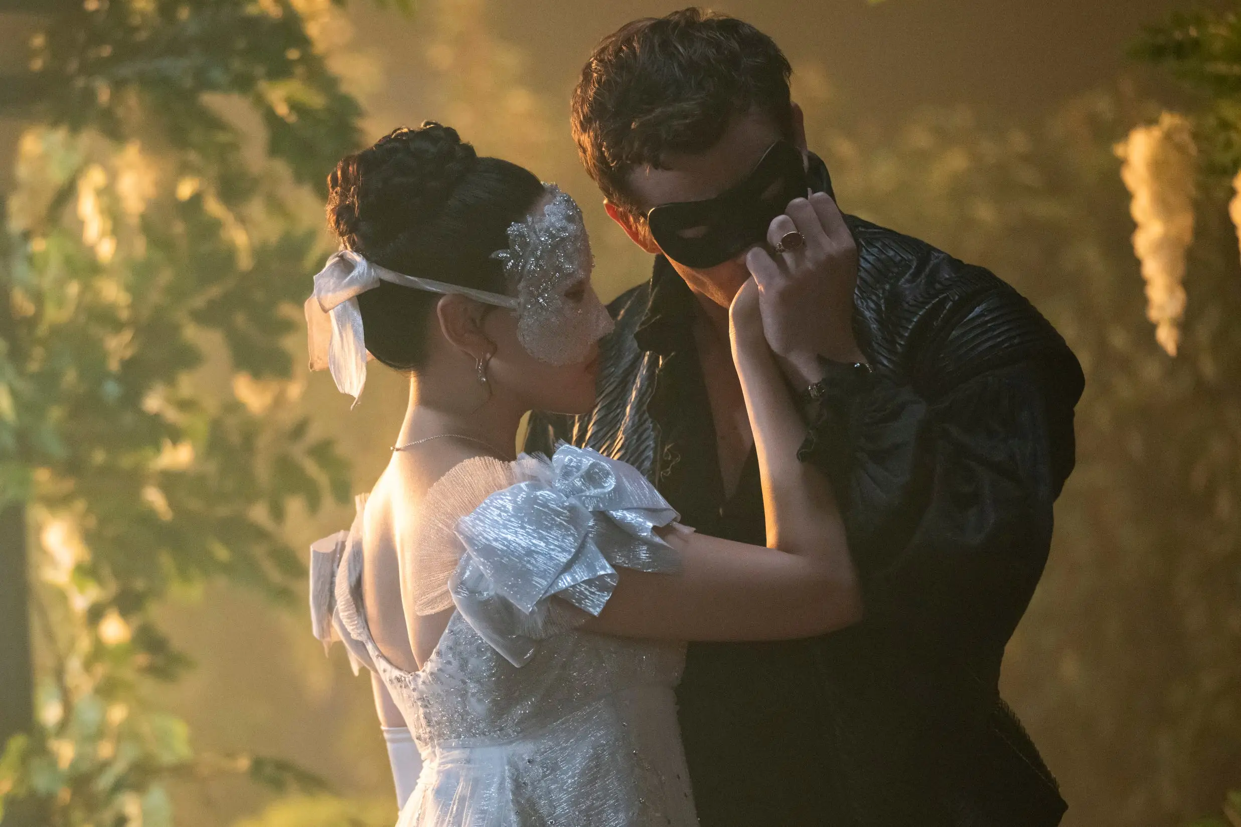 Yerin Ha as Sophie Beckett and Luke Thompson as Benedict Bridgerton in season four of