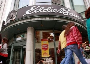 Eddie Bauer’s almost 200 North American stores are at risk of closure as its operator nears bankruptcy