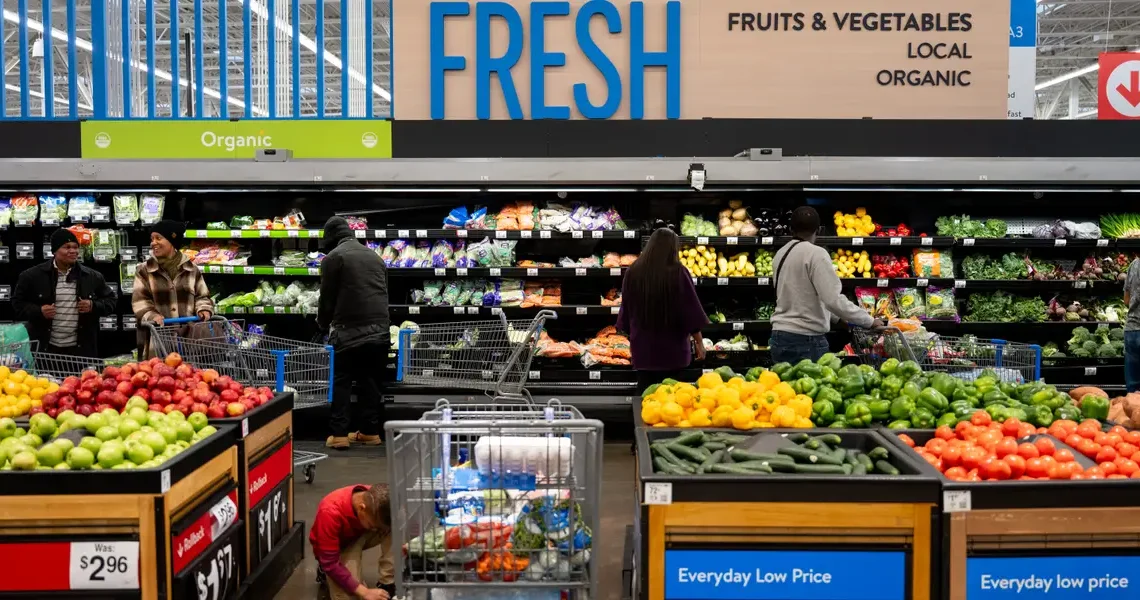 Walmart cracks into the $1 trillion club