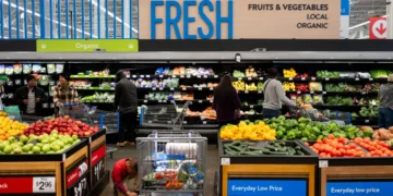 Walmart cracks into the $1 trillion club