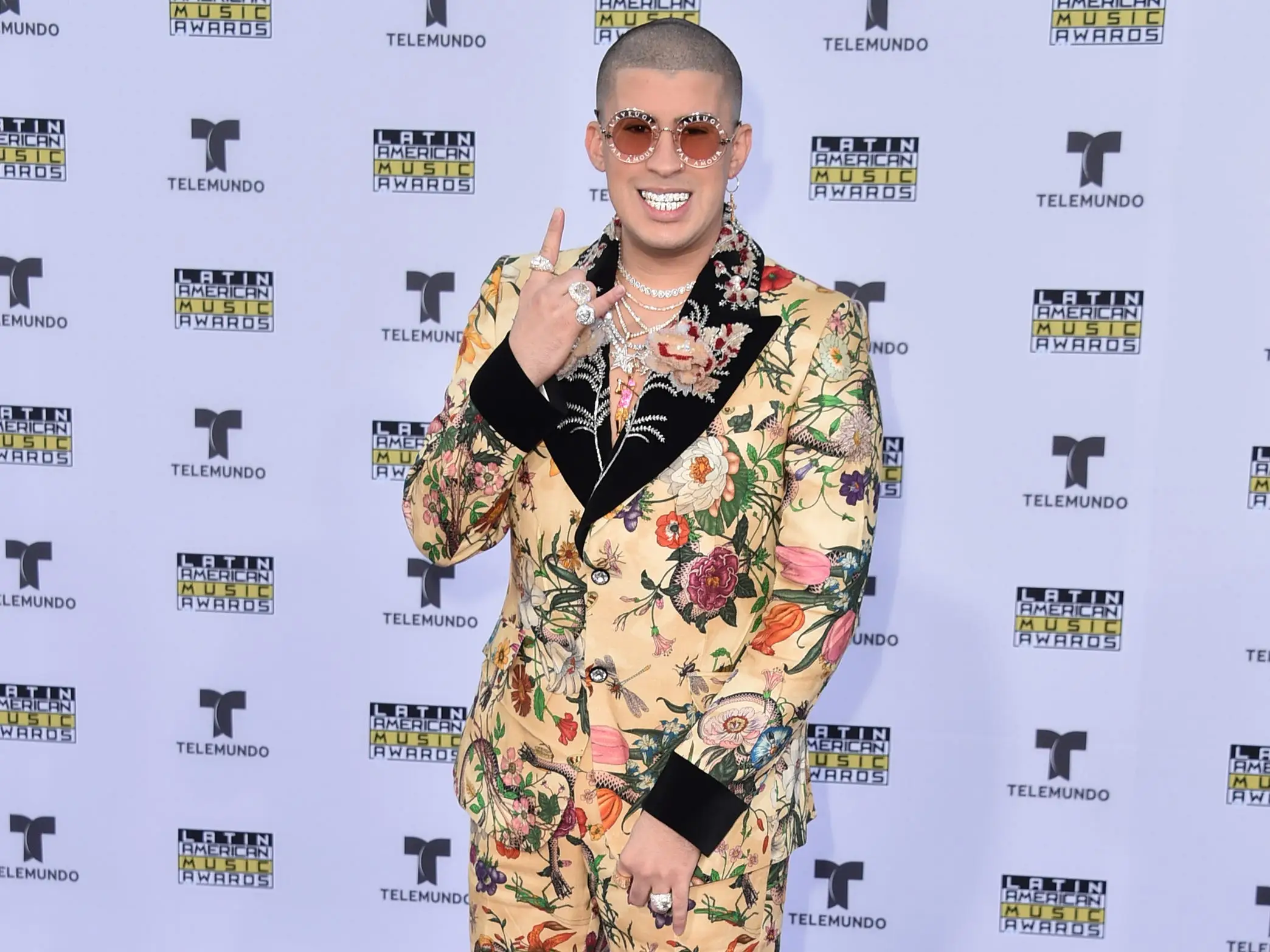 Bad Bunny's outfit at the 2017 Latin American Music Awards