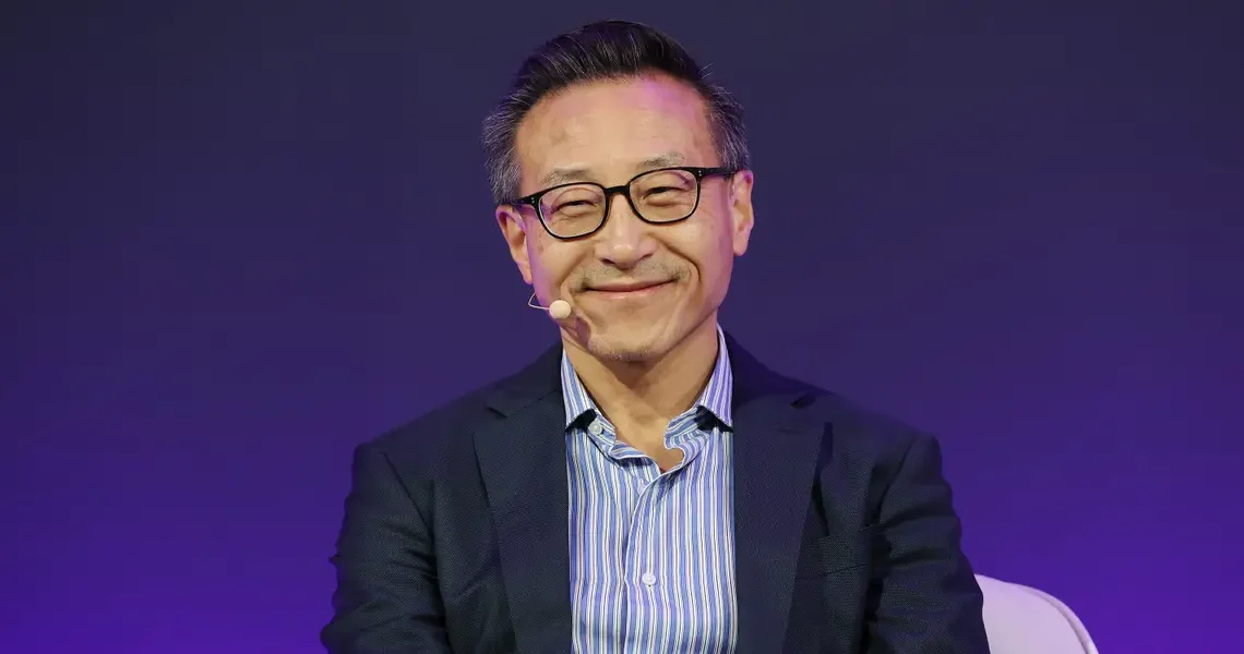 Alibaba’s cofounder Joe Tsai shares 2 traits good employees should have