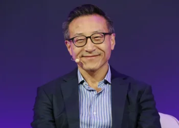 Alibaba’s cofounder Joe Tsai shares 2 traits good employees should have