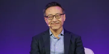 Alibaba’s cofounder Joe Tsai shares 2 traits good employees should have