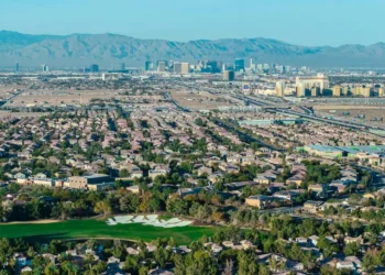 Billionaires are fleeing California for Nevada — and not for the nightlife