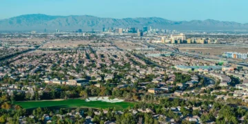 Billionaires are fleeing California for Nevada — and not for the nightlife