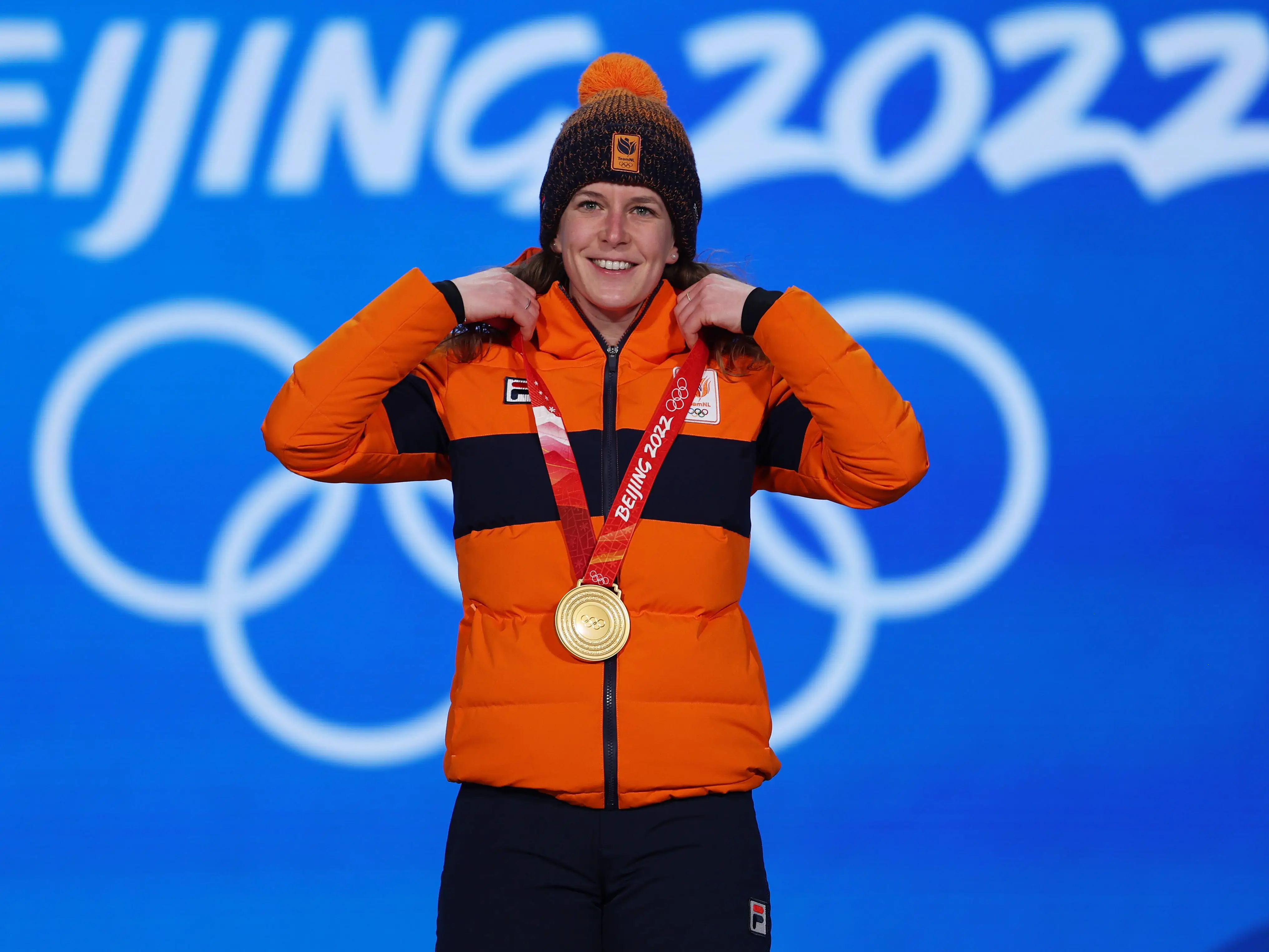 Ireen Wüst posed with her gold medal at the women's 1500-meter short track speed skating medal ceremony.