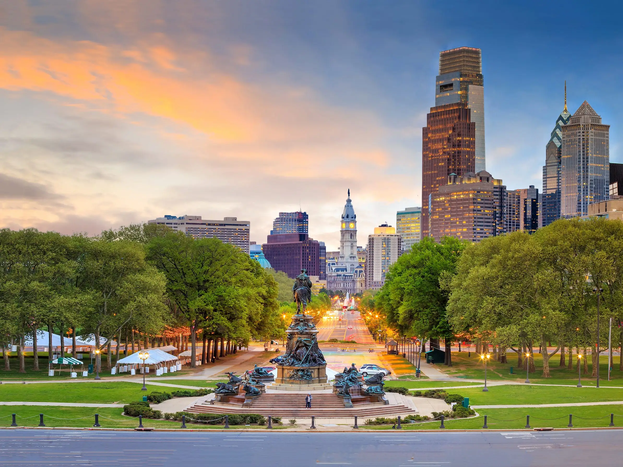 Buildings and a statue in Philadelphia, Pennsylvania at sunset.