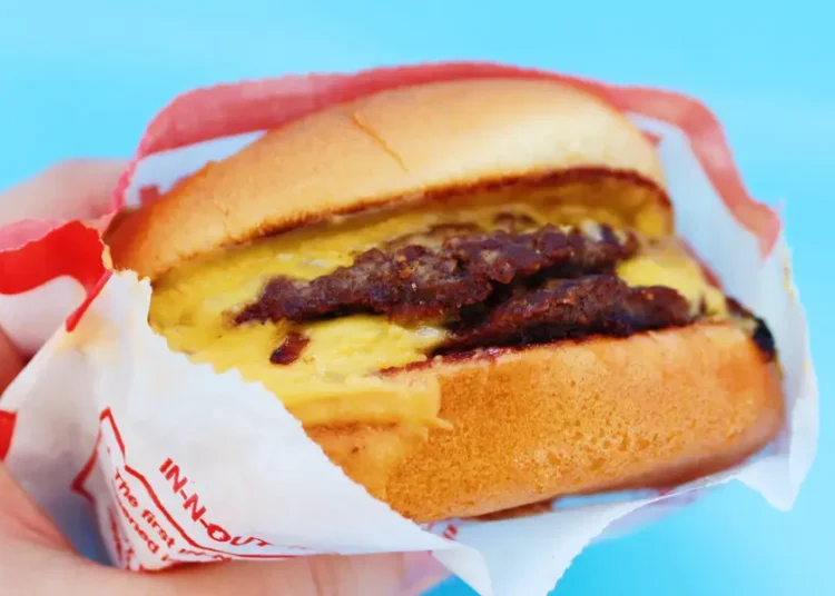 I ranked 13 fast-food double cheeseburgers from worst to best. My favorite was one of the cheapest.
