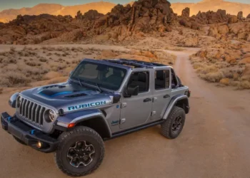 Plug-in hybrids were supposed to be Americans’ bridge to EVs. Now they’re fading from showrooms.