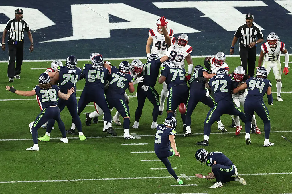 Jason Myers kicks his fifth field goal at Super Bowl LX.