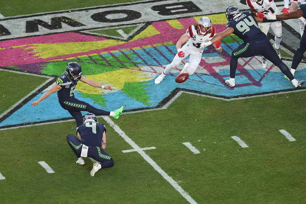 Jason Myers kicks a field goal.