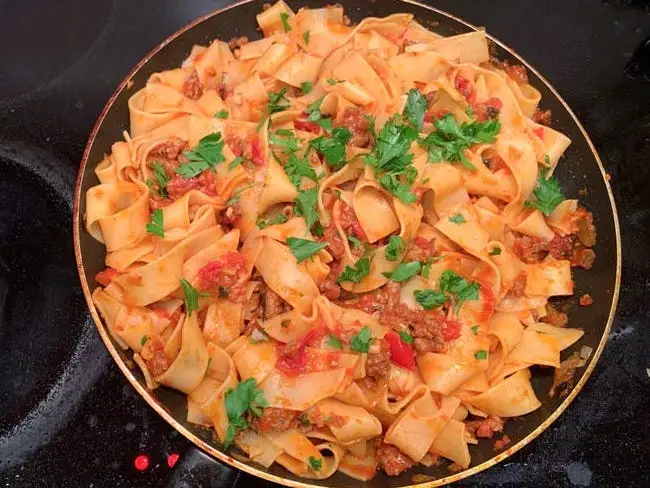 Gordon Ramsay's 15-minute bolognese