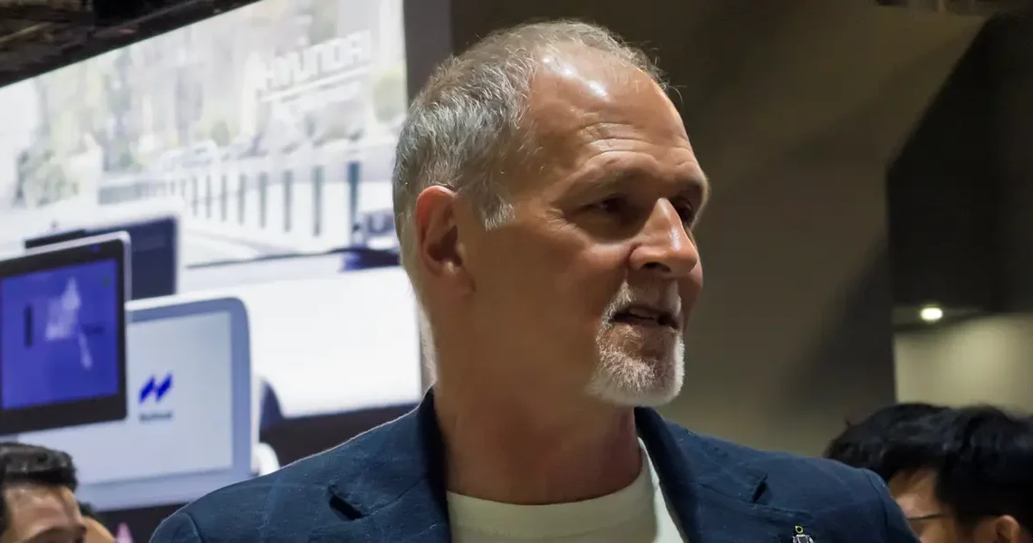 Boston Dynamics CEO to step down after more than 30 years with the company. Read the staff memo.