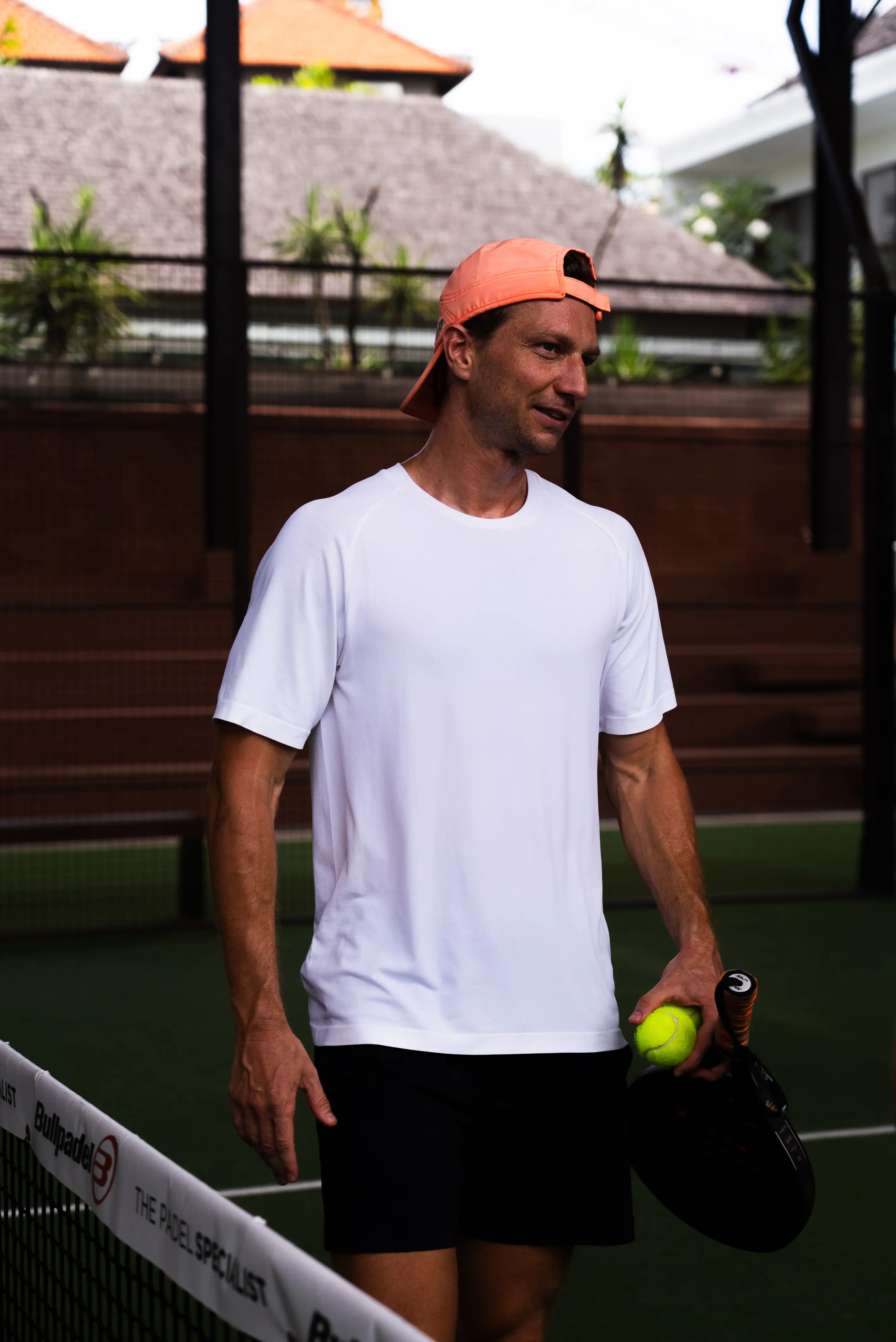 Hidde van Vliet playing padel ball