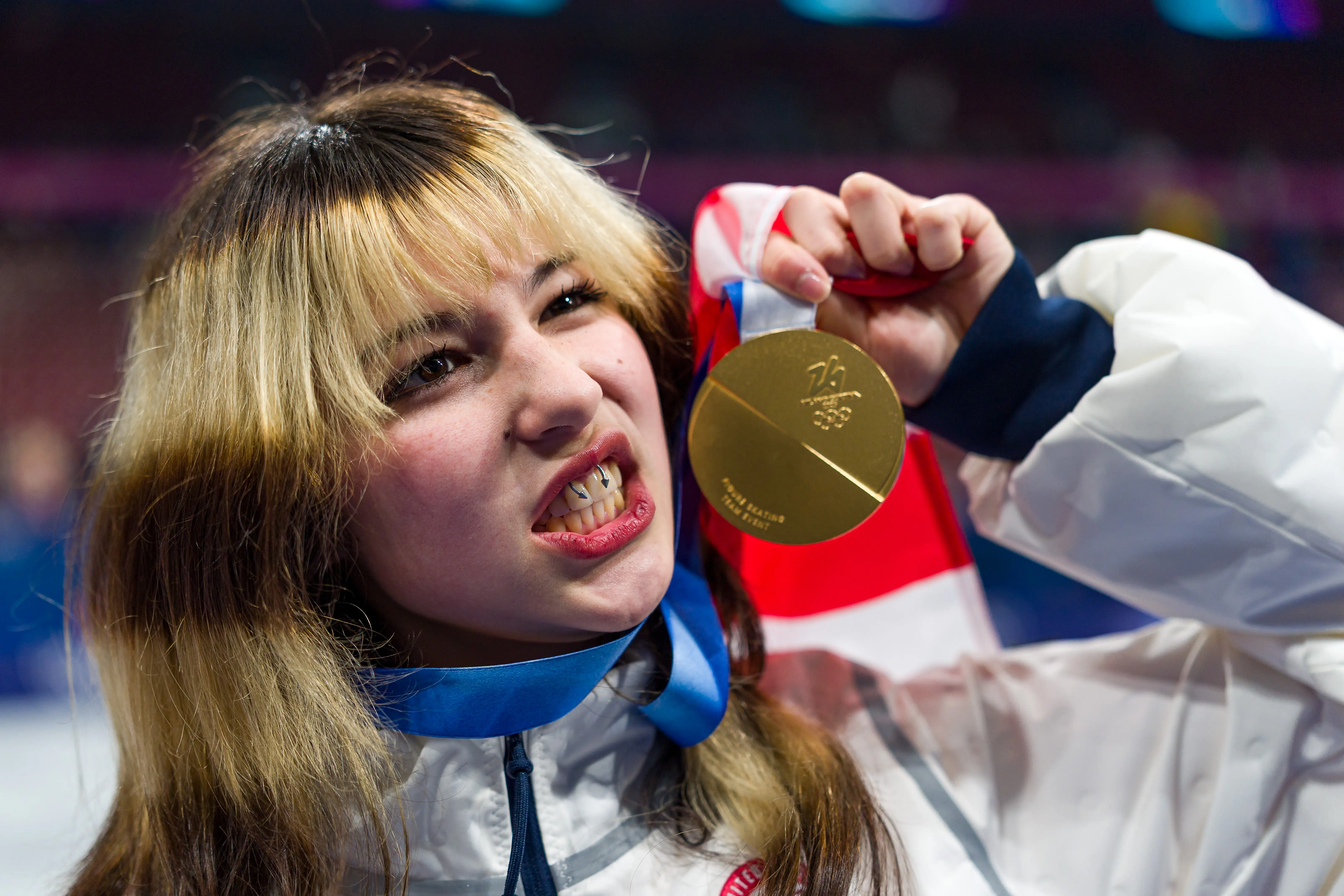Alysa Liu with her gold medal