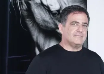 This cybersecurity CEO says we’re in an AI bubble. These are the 3 things he looks for when investing in a startup.