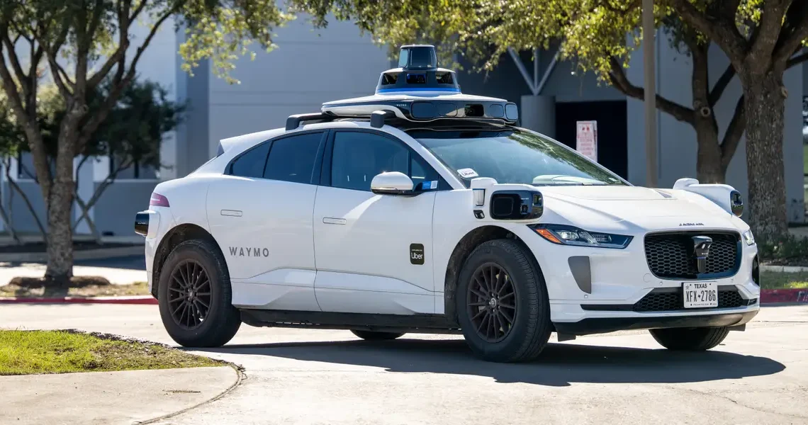 Waymo is giving DoorDash drivers money to help shut the doors on its robotaxis