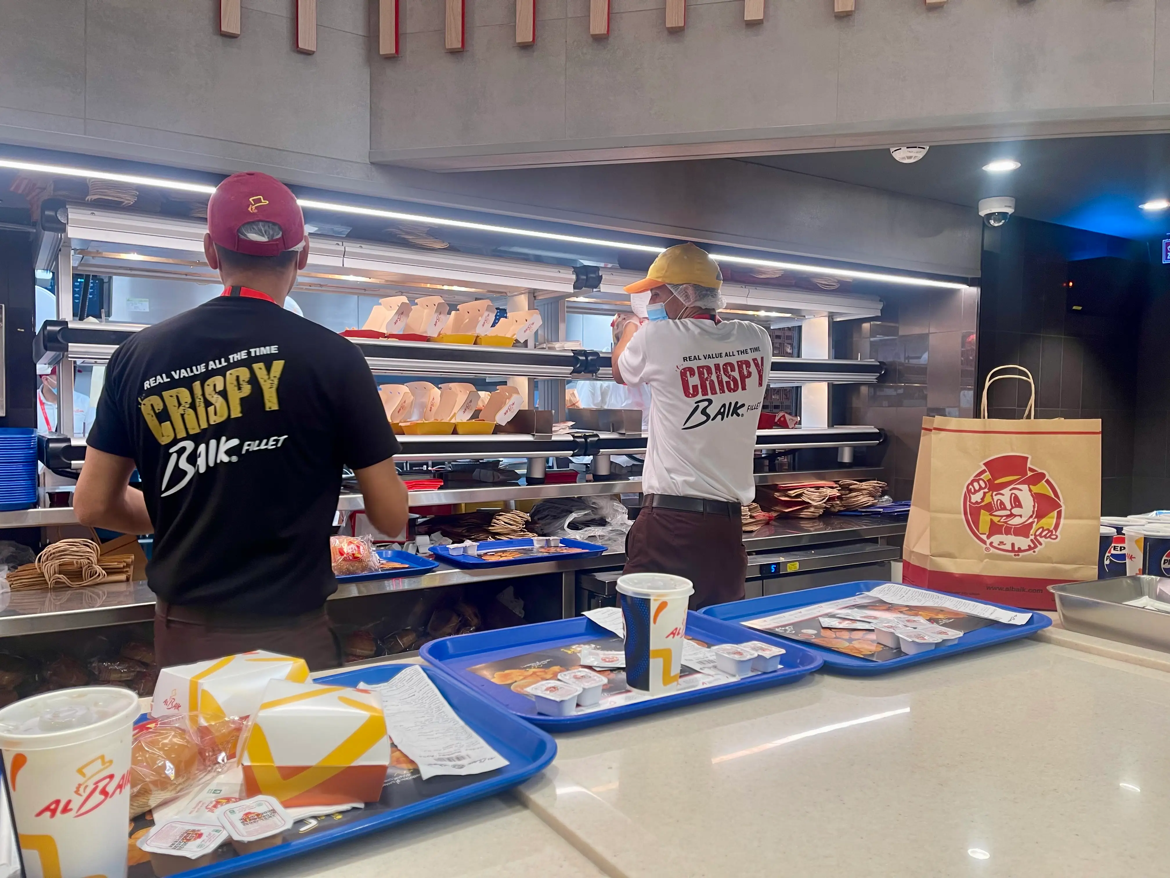 Visit to Al Baik in Dubai, a popular Saudi chicken chain.