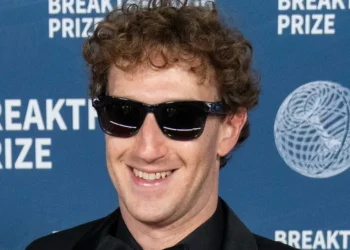 Meta apparently thinks we’re too distracted to care about facial recognition and Ray-Bans