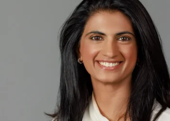 I’ve helped lead AI adoption at both PwC and Freshworks. Here are 3 common AI mistakes I see workers making.