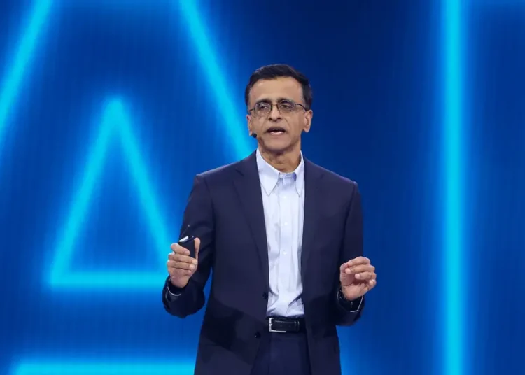 Snowflake’s CEO says software giants risk becoming a ‘dumb data pipe’ to AI models