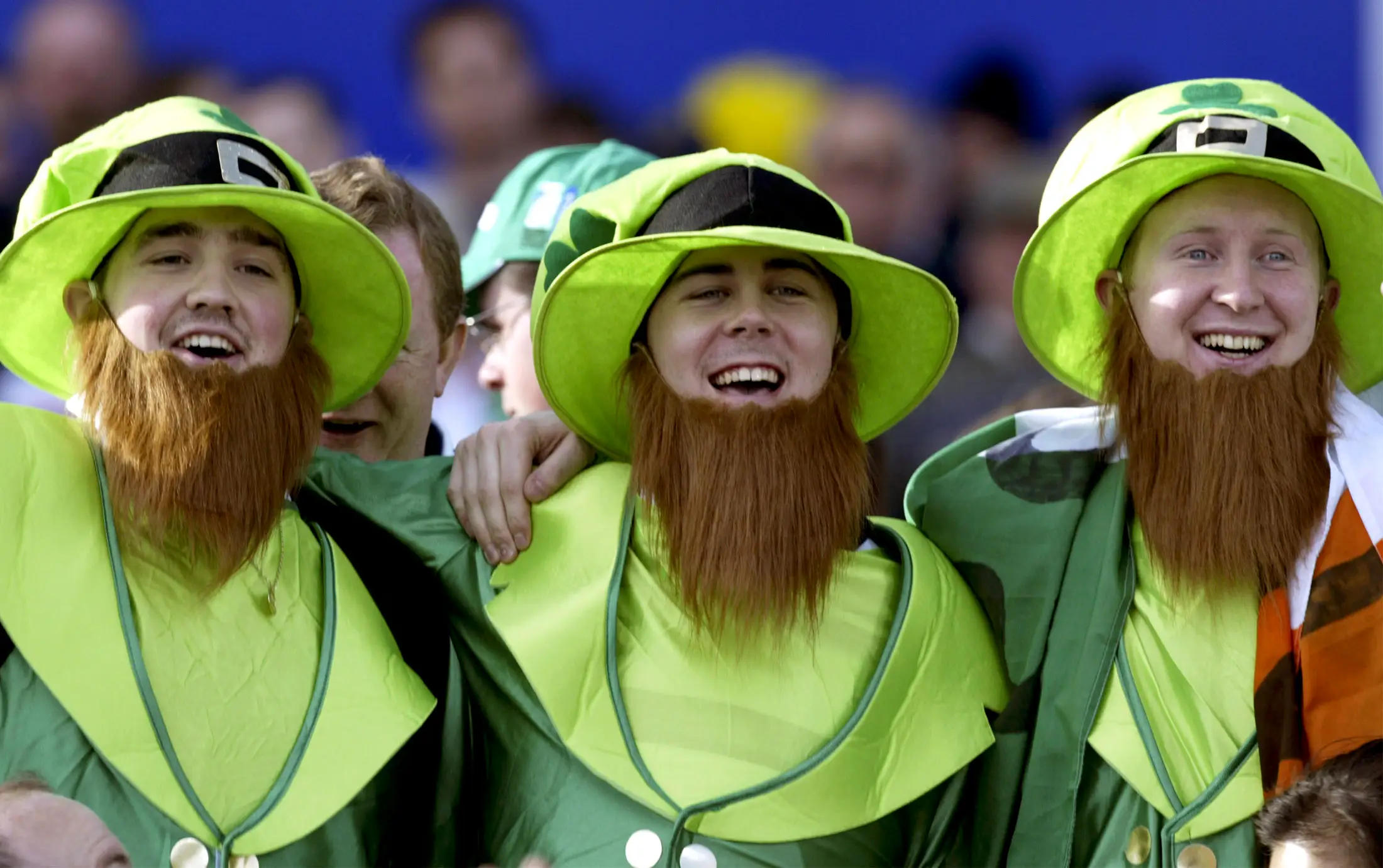 Irish rugby fans sing the national anthem