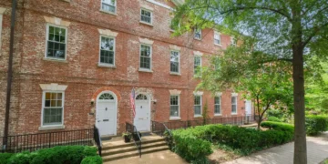This Washington, DC, rowhouse was built during George Washington’s presidency. Now it’s on the market for $1.3 million.