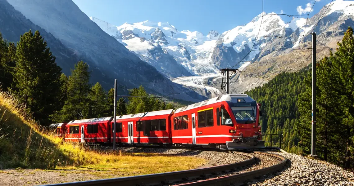 I’ve spent over 2 decades riding trains all over the US. I wish passengers would stop doing these 7 things.