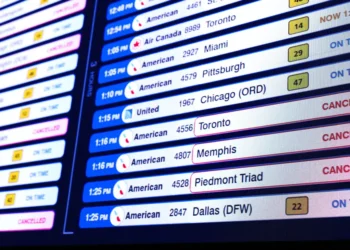 Blizzard triggers New York City travel ban as airlines cancel thousands of flights