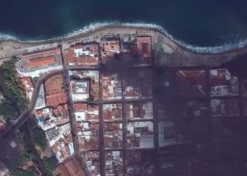 Satellite images show fires, roadblocks, and cars burning in a Costco parking lot after cartel violence in Mexico