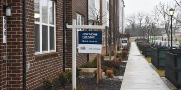 Mortgage rates are back below 6%, the lowest since 2022