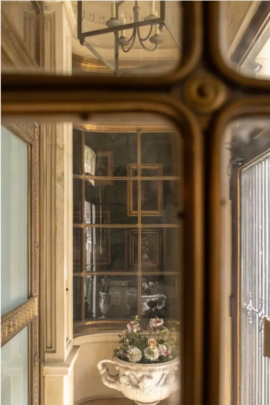 The front entrance to the Cassini mansion.