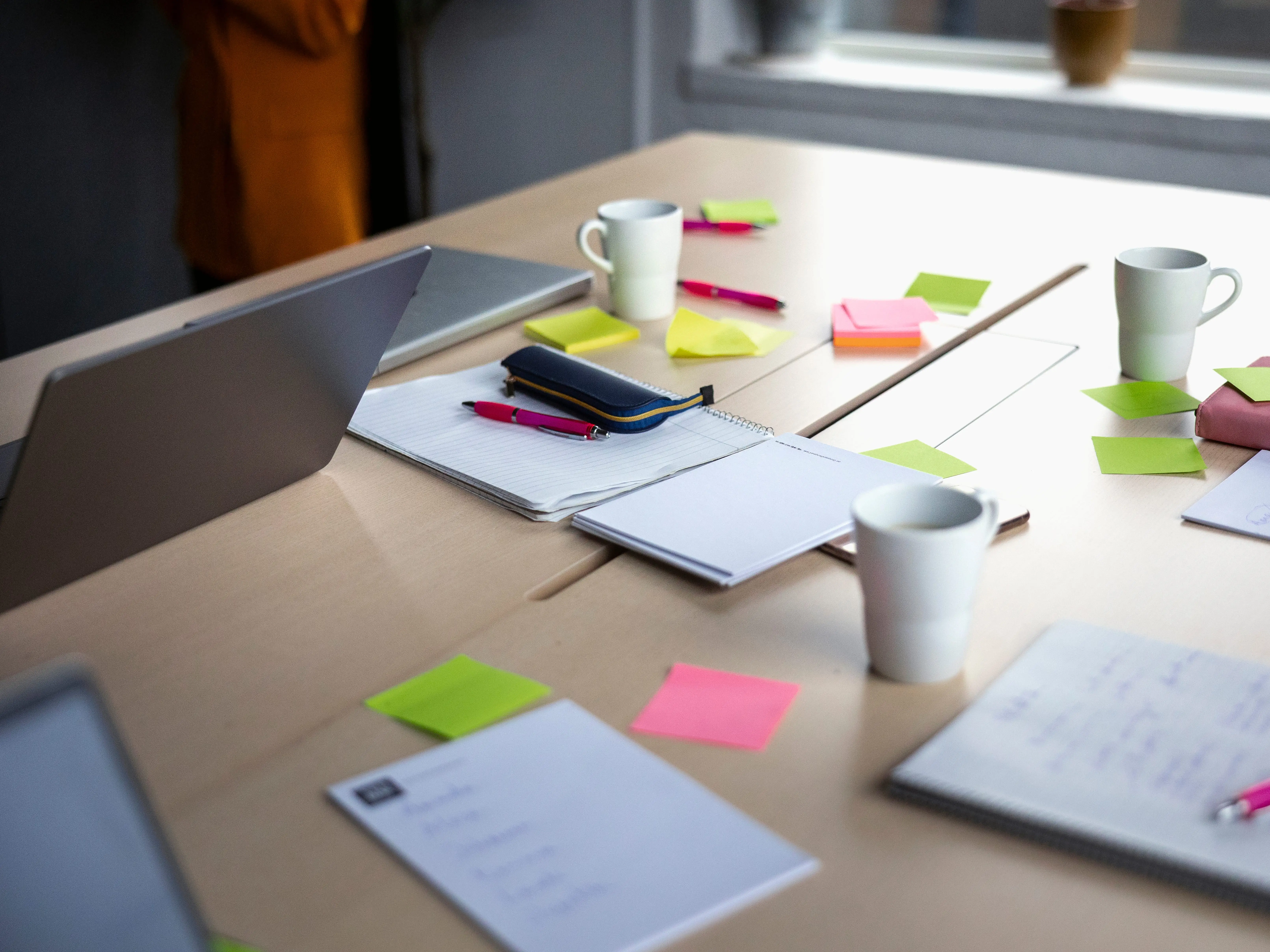 Post it notes on a table