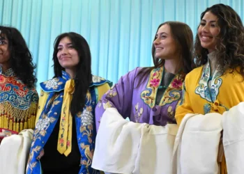 Hot water, boiled apples, and Qigong: Why some Americans are going all in on ‘Chinamaxxing’