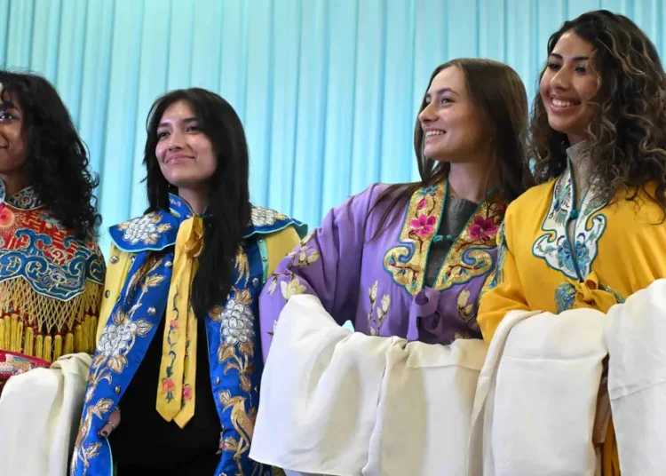 Hot water, boiled apples, and Qigong: Why some Americans are going all in on ‘Chinamaxxing’