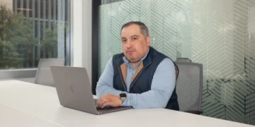 I started a business with AI and no tech background. Here’s what it still can’t replace.