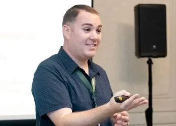 Been laid off? These 3 mistakes could jeopardize your job hunt, according to a career coach