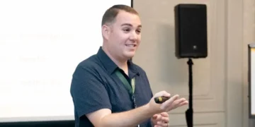 Been laid off? These 3 mistakes could jeopardize your job hunt, according to a career coach