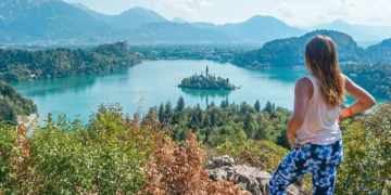 I spent a year backpacking around the world by myself. Struggling with loneliness taught me lessons I didn’t expect.