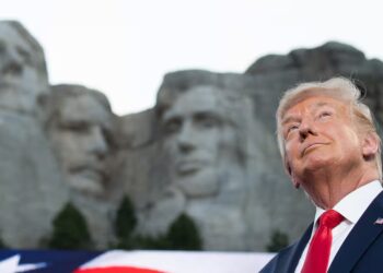 MAGA Senator’s ‘Embarrassing’ Trump Suck-Up Attempt Immediately Backfires