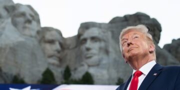 MAGA Senator’s ‘Embarrassing’ Trump Suck-Up Attempt Immediately Backfires