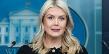 Karoline Leavitt Exposed for Throwing Trump Under the Bus Over Obama Post