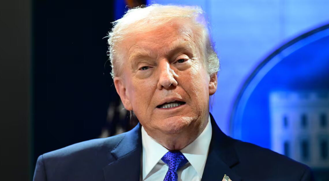 Fabulist Trump, 79, Boasts ‘Powerful Man’ Wanted to Kiss Him