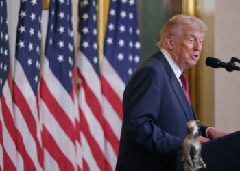 Trump allows Democratic governors at White House meeting after initial snub