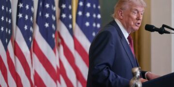 Trump allows Democratic governors at White House meeting after initial snub