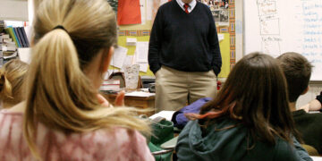 Colman McCarthy, who preached peace as a Post columnist and teacher, dies at 87