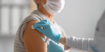 Dear Abby: My family won’t get vaccinated to see my baby