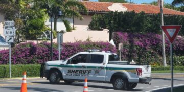 Armed man shot and killed inside Mar-a-Lago perimeter, Secret Service says